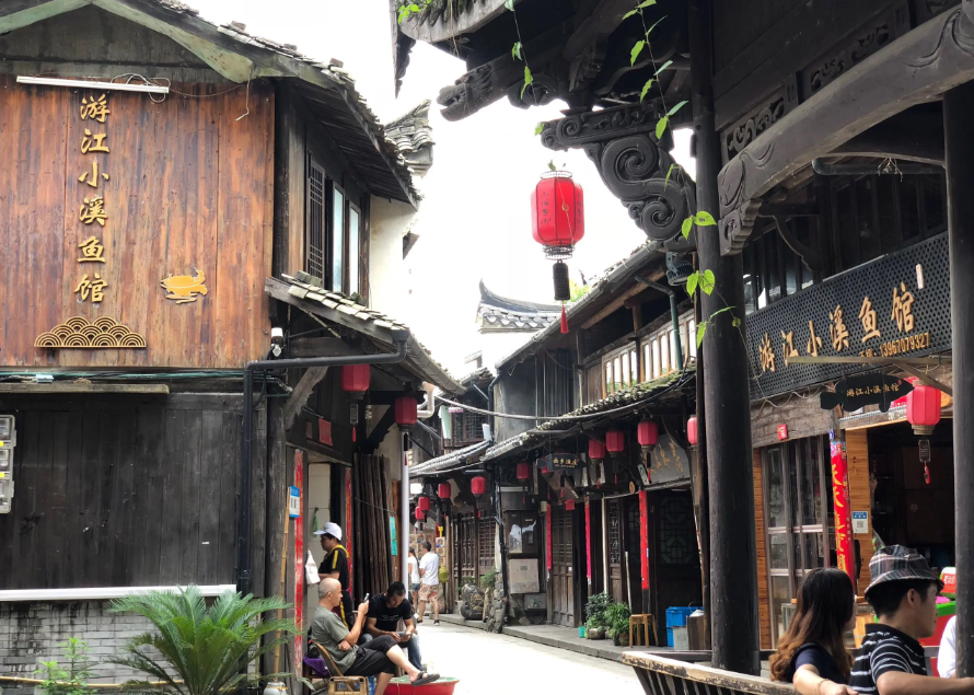 浙江麗水4A級景區眾多LED燈桿屏同步開啟